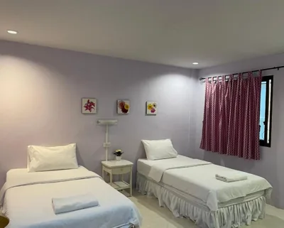 Standaardkamer met twee aparte bedden — Nawaporn Place